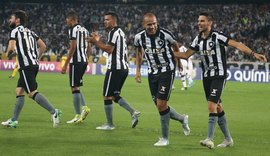 Botafogo vence o Vasco com facilidade e entra no G6