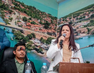 Prefeita Lívia Carla é alvo de ataques de ex-aliado