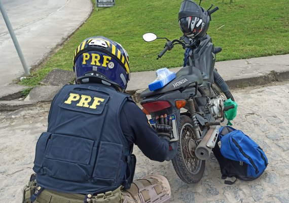 PRF prende homem com 1 quilo de maconha em Murici