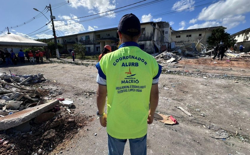 Autarquia de Limpeza Urbana conclui limpeza em área de desabamento no Conjunto Maceió 1