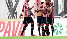 Com falha de goleiro rival, São Paulo vence e encara a Chape na 2ª fase