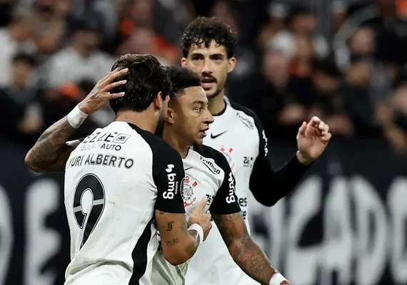 Corinthians derrota Peñarol para seguir 100% na Libertadores