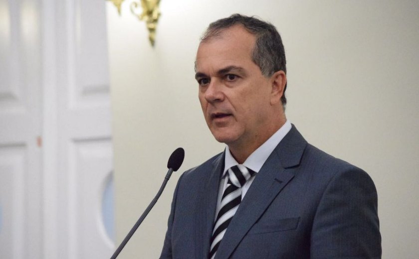 Deputado de AL critica medidas de Temer para fechar rombo nas contas públicas