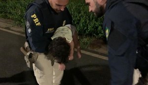 Bebê engasgado é salvo por agentes da Polícia Rodoviária Federal em Maceió