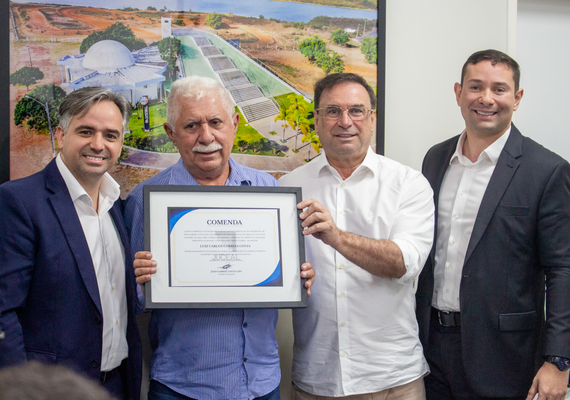 Juceal promove reunião e homenageia empresários e autoridades com comenda
