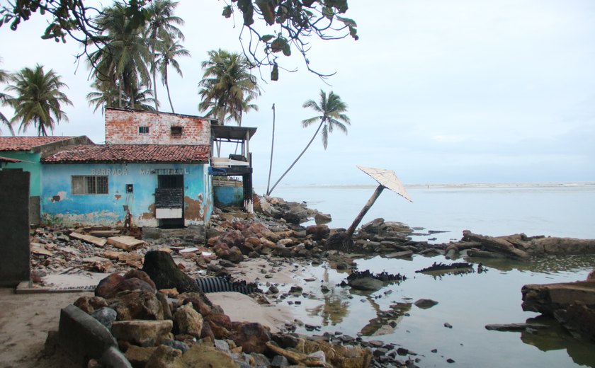 Maré alta volta a assustar comunidade da Barra Nova