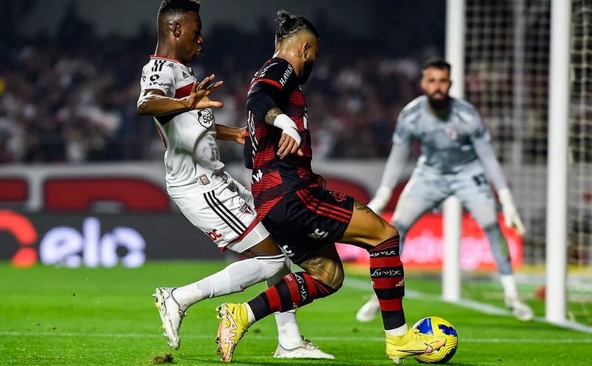 Cebolinha celebra primeiro gol pelo Flamengo em vitória na semifinal da Copa do Brasil