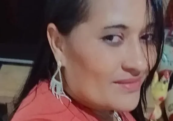 Suspeito de feminicídio se apresenta à polícia e é preso em Penedo