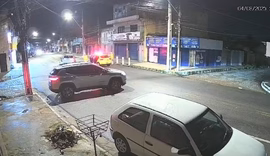 Perseguição policial no Jacintinho termina com uma colisão e um suspeito de assaltar casal preso