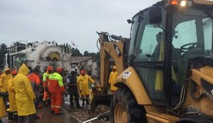 Trabalho de desobstrução de galerias em Maceió segue intenso