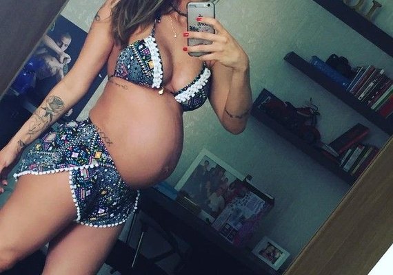 Lizi Benites mostra barriga de grávida em foto: '35 semanas'