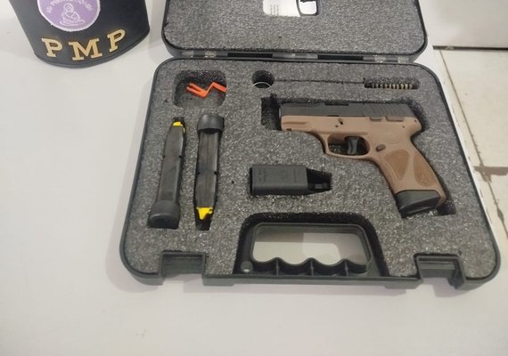 PM apreende arma de fogo durante cumprimento de mandado em Arapiraca