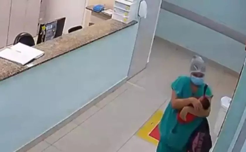 Técnica de enfermagem é presa ao tentar levar bebê em bolsa