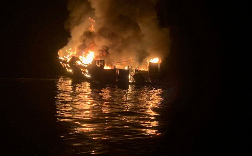 Autoridades encerram buscas por sobreviventes de incêndio em barco na Califórnia
