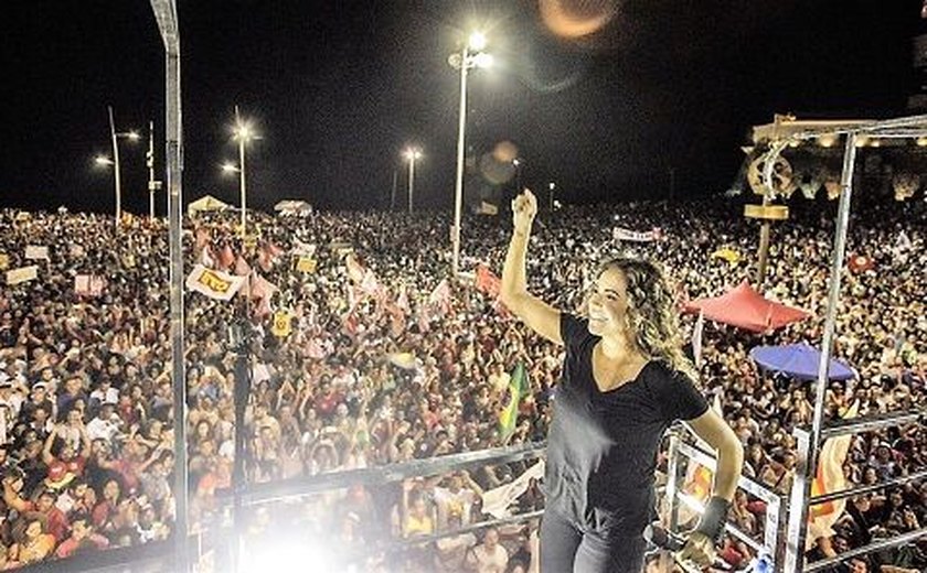 Salvador reúne milhares  que pedem para escolher novo presidente