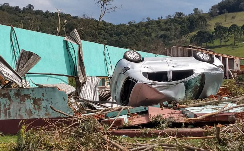 Tempestade em Santa Catarina afeta 26 cidades e deixa 830 desabrigados