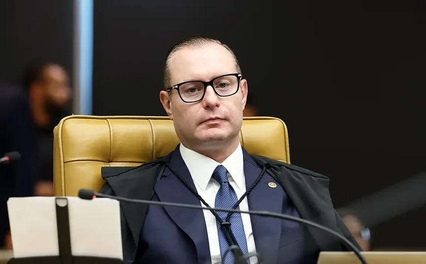 Cristiano Zanin pede manifestação da Anatel sobre acesso à internet nas eleições