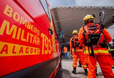 Incêndio atinge barraca ao lado de loja de produtos para animais em Batalha