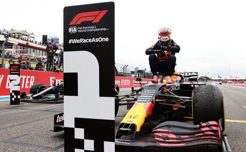 Verstappen passa Hamilton na penúltima volta e vence o Grande Prêmio da França
