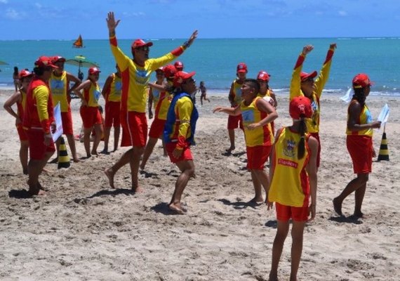 Projeto Golfinho do Corpo de Bombeiros acontece em Porto de Pedras até sexta-feira