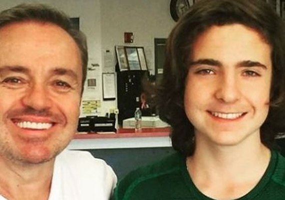 Filho de Gugu diz em entrevista que era proibido de aparecer em fotos pelo pai