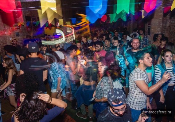 Festa Uêpa reúne DJs para celebrar os sucessos do pop em Maceió