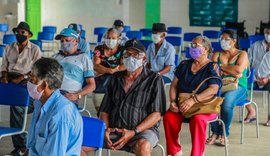 Moradores da zona rural de Penedo são transportados para receber vacina contra Covid-19