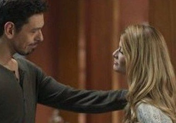 'Rock Story': Diana transa com Lázaro e aceita pedido de namoro