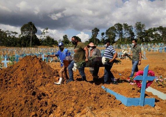 Mortes de Covid-19 no Brasil aumentam 64% de novembro para dezembro