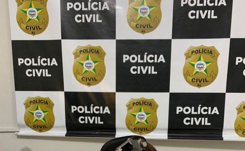 Jovem é preso com arma, celulares roubados e droga