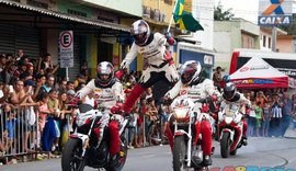 Motociclistas profissionais da Equipe Força e Ação se apresentam em Coruripe