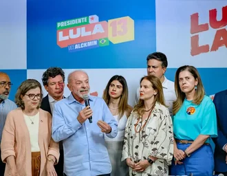 Lula celebra avanço do fim da escala 6x1 e defende investimento público