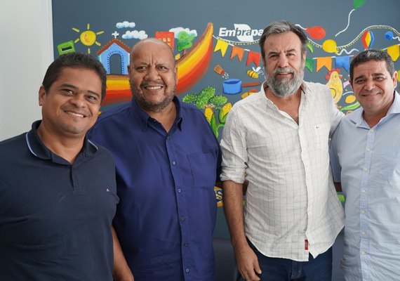 Prefeito e Embrapa/AL articulam plano para garantir serviço de apoio para as boleiras quilombolas