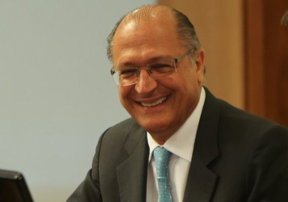 Alckmin: Presidente eleito vai 'subir morro em dia de chuva com lata d'água na cabeça'