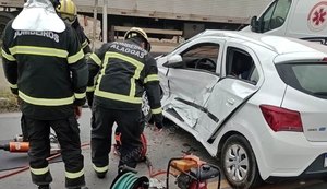 Motorista morre após carro atingir bitrem em trecho da BR-423 no Sertão de Alagoas