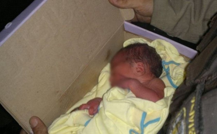 Mãe de bebê encontrado morto no lixo deve responder por infanticídio, diz PC