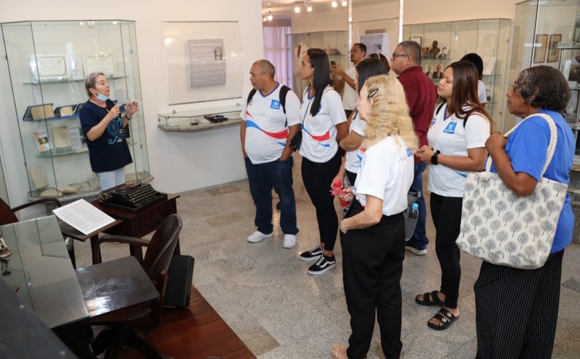 MP/AL e Proerd recepcionam alunos de Centro Educacional de Jovens e Adultos para palestra sobre prevenção às drogas e visita a memorial