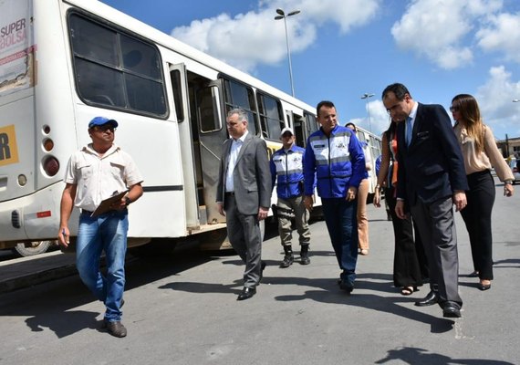 MP fiscaliza veículos que transportam crianças e adolescentes da rede pública