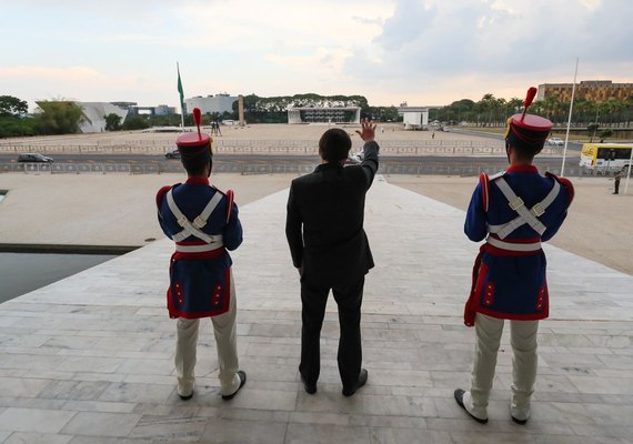 Líderes saúdam Biden, mas Bolsonaro permanece calado e isolado