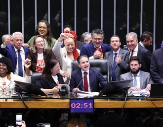 Câmara aprova, em dois turnos, PEC pelo fim da escala 6x1