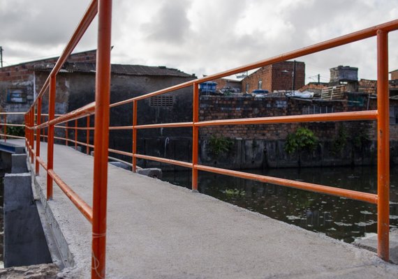 Prefeitura de Maceió atende antiga demanda de moradores e constrói ponte no Trapiche