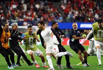 Egito e Irã empatam em jogo maluco com gol anulado pelo VAR no fim; africanos avançam e asiáticos mantêm chance