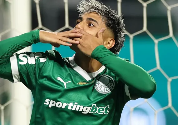 Palmeiras bate o Grêmio e cola em Cruzeiro e Flamengo no Brasileirão