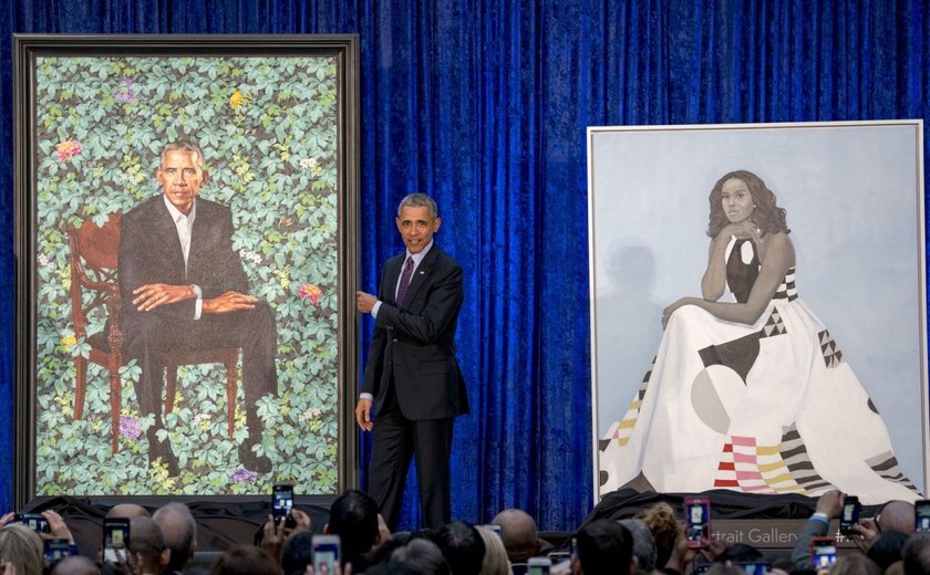 Barack e Michelle Obama ganham retratos que ficarão expostos em galeria