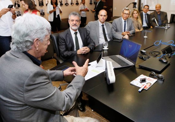 TJAL cede equipamentos de videoconferência para delegacias e presídios