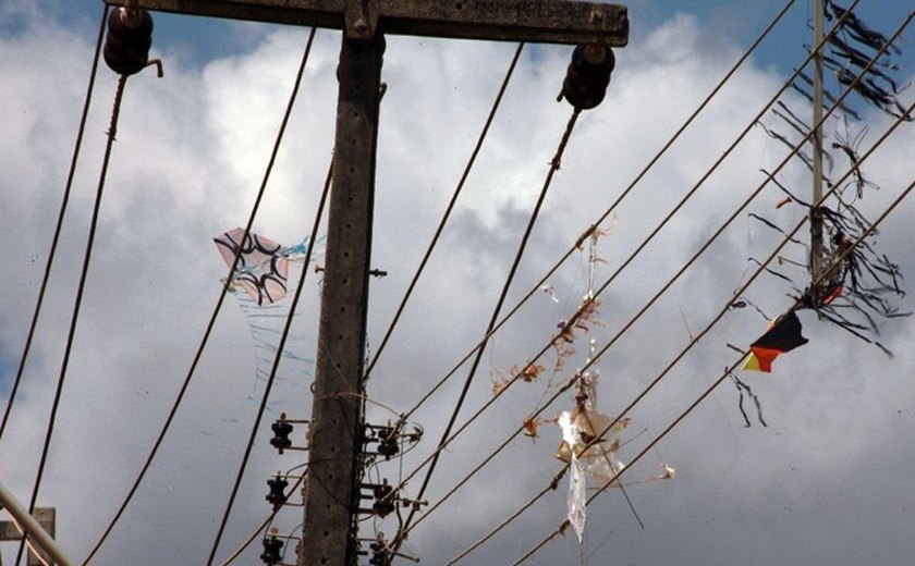 Pipas perto da rede elétrica podem causar acidentes graves e prejudicar a população