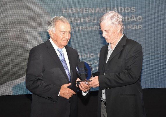 Governador prestigia entrega do Troféu Gratidão