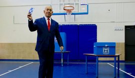 Israel inicia eleições legislativas que decidirão futuro de Netanyahu