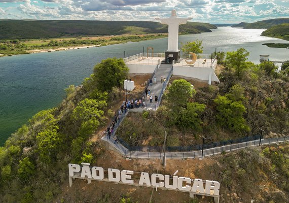 Suspeito de oferecer dinheiro a criança por beijo é solto após audiência de custódia em Pão de Açúcar