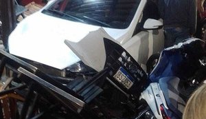 Condutor invade lanchonete no Jacintinho